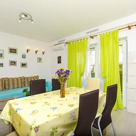 Apartment 3m *